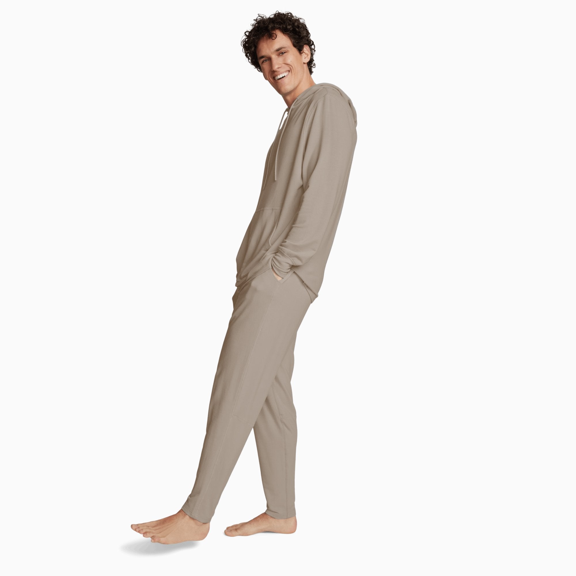 modelsizing1: Ben is 6’1” and wearing a medium. | type: men